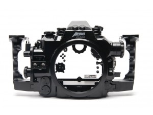 INON 45 度觀景窗安裝在 Nexus 防水殼