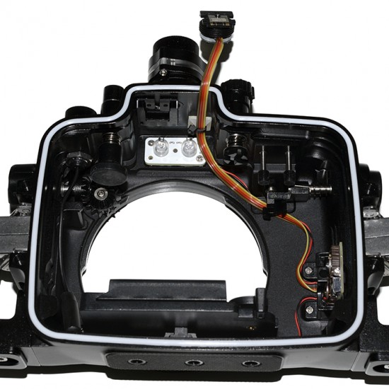 UW Technics TTL 讯号转换器 for Sony A7R III for SEAFROGS (MEIKON 铝合金防水壳)